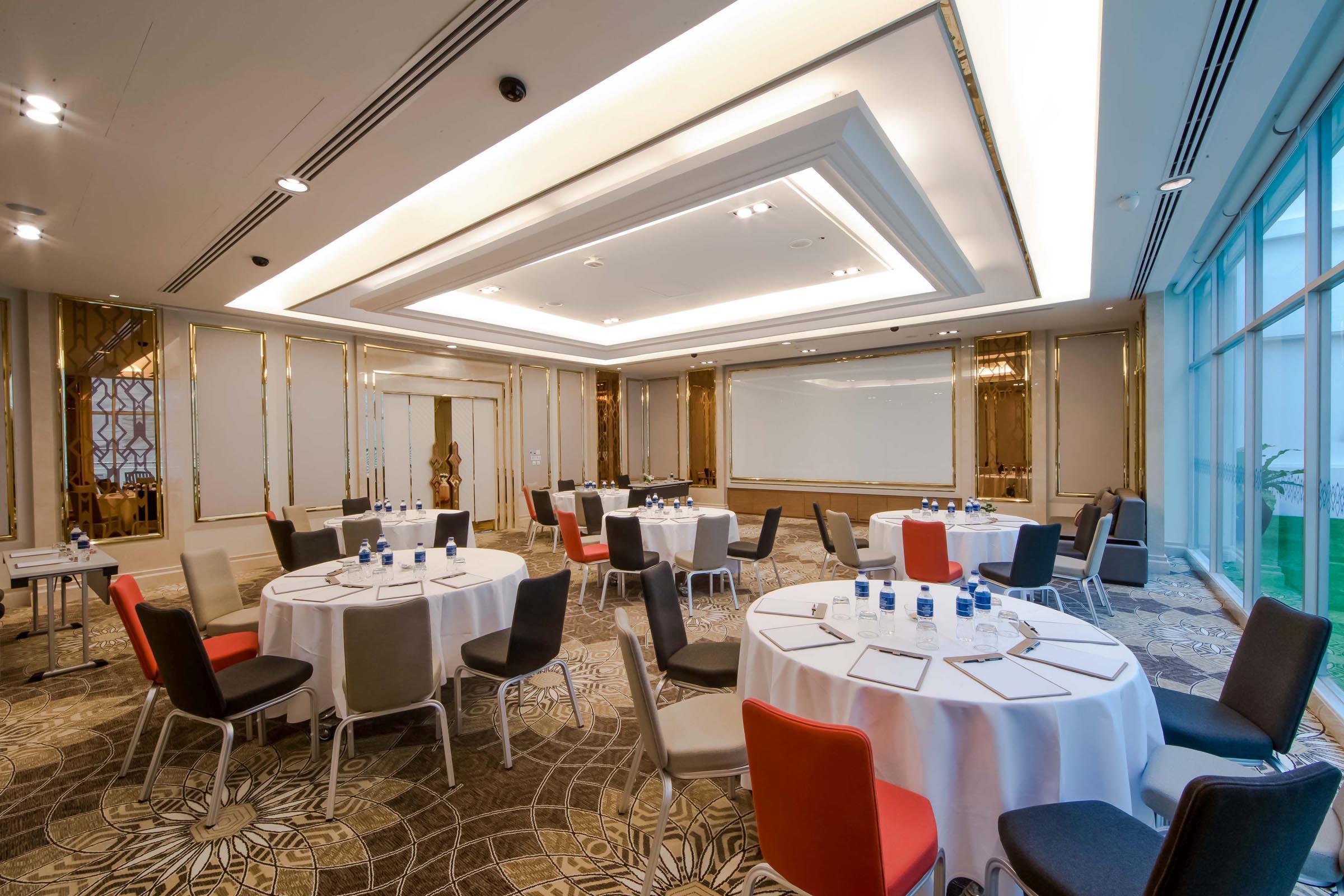 Отель Grande Centre Point Ploenchit Бангкок Экстерьер фото Meeting room