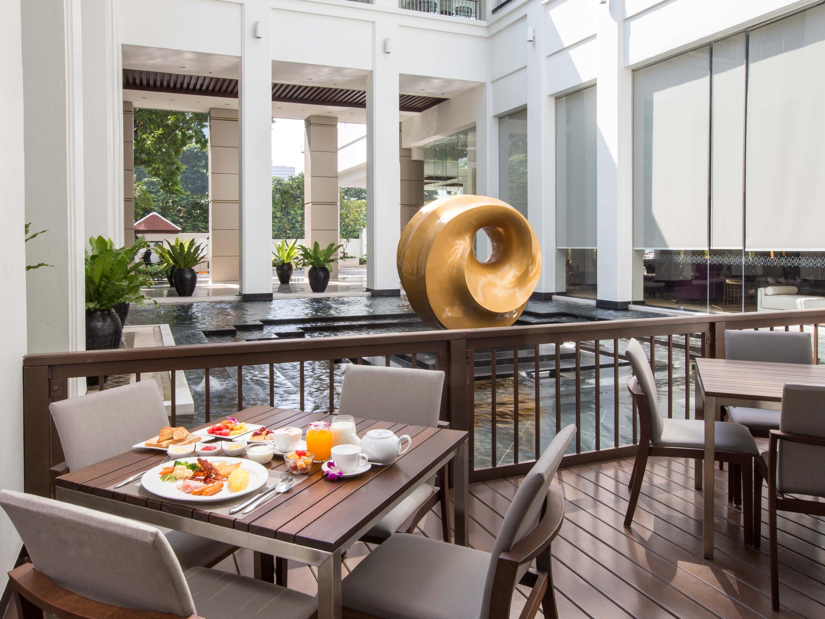 Отель Grande Centre Point Ploenchit Бангкок Экстерьер фото The Terrace