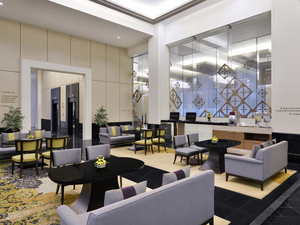 Отель Grande Centre Point Ploenchit Бангкок Экстерьер фото The lobby of the hotel
